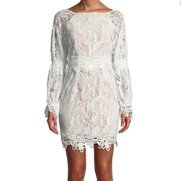 Elliatt Dresses & Skirts - Worn once: Elliat long sleeve white lace dress